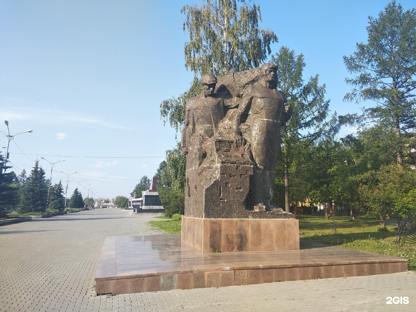 Памятники Уральским добровольцам танкистам в Нижнем Тагиле