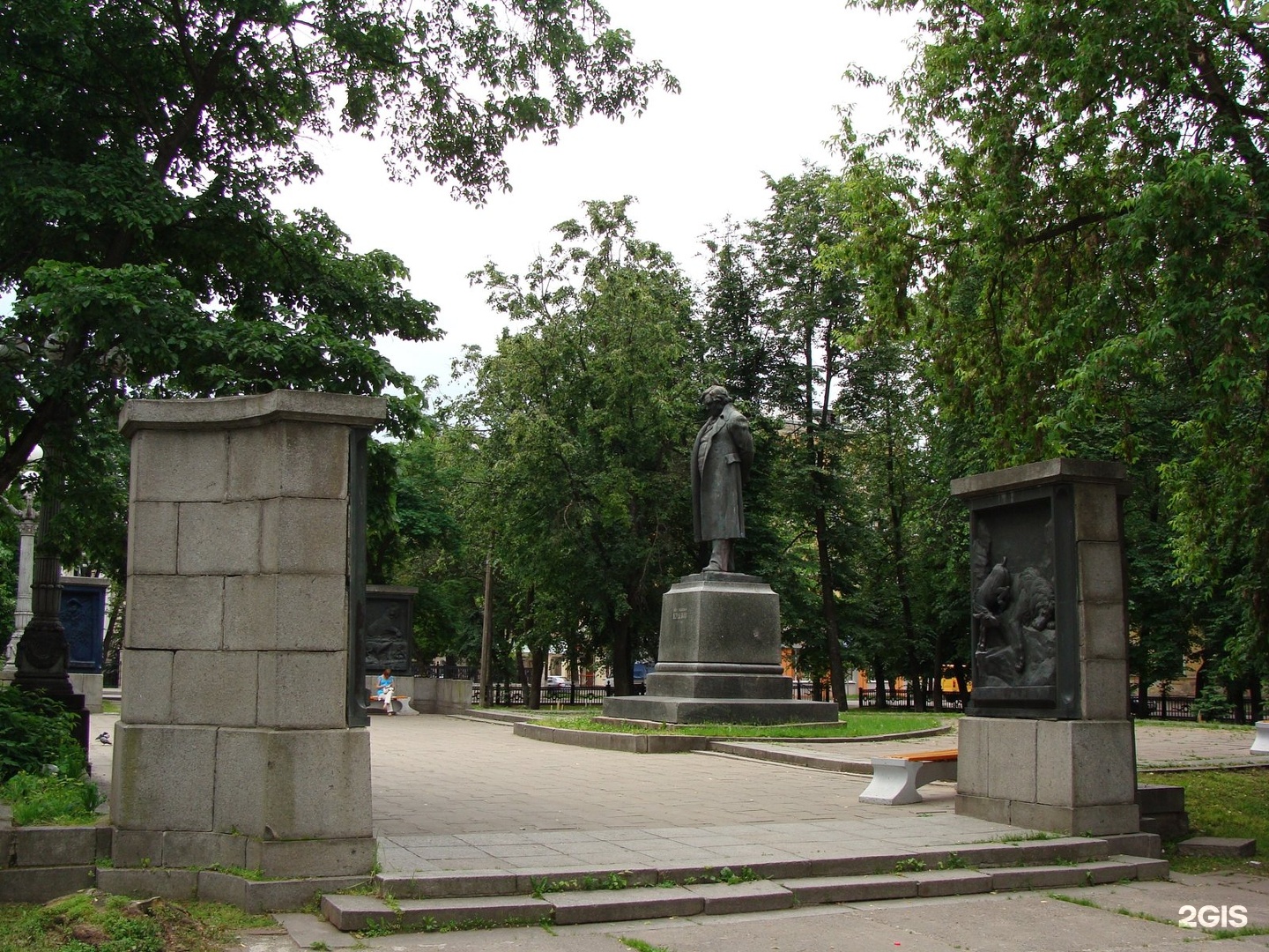 Фото памятника крылову в твери