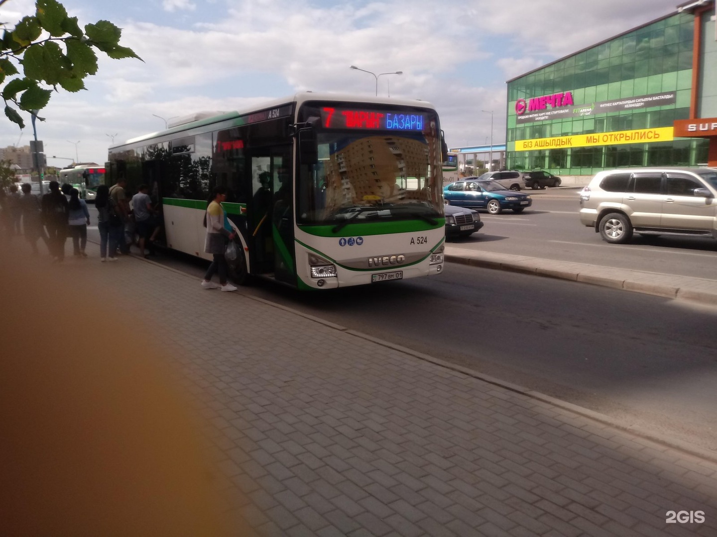 Маршрут астана. Автобус 7. Автобус м7. Бишкек Астана автобус. Дорожная улица 1 7 какой автобус.