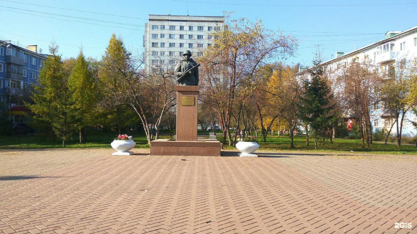 Матросова город. Памятник Александру Матросову Красноярск. Памятник Матросову Красноярск. Памятник Александру Матросову в Красноярске фото.