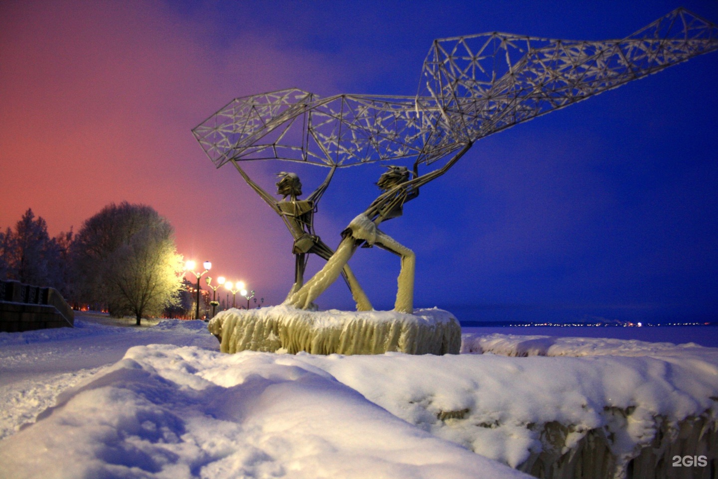 Набережная Онежского озера в Петрозаводске зимой
