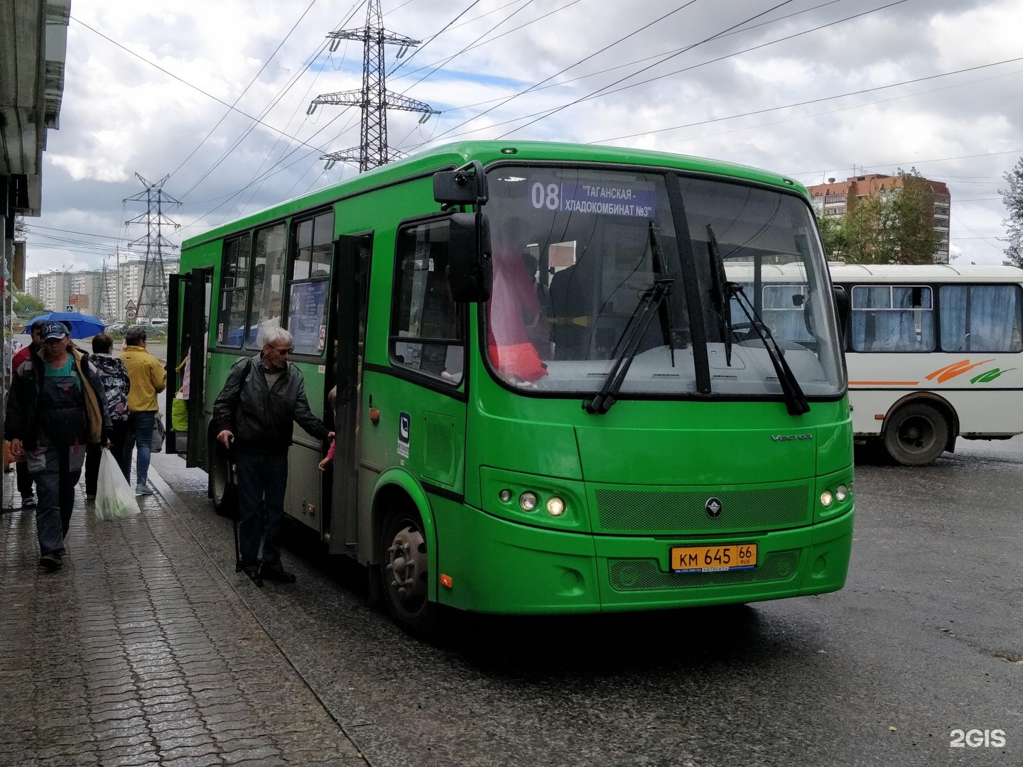 56 автобус екатеринбург остановки. Маршрут 68 автобуса Екатеринбург. Екатеринбургский автобус. Автобус 056. 09 Автобус Екатеринбург.