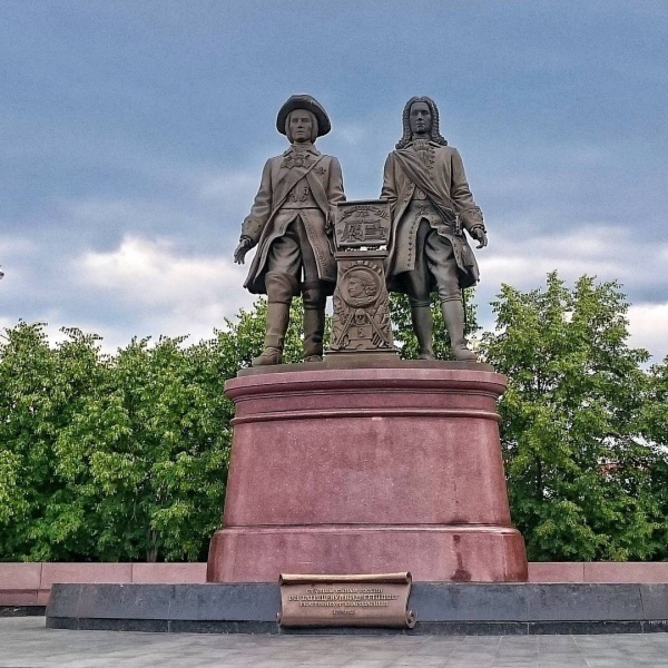 Фото памятника татищеву и де геннину екатеринбург