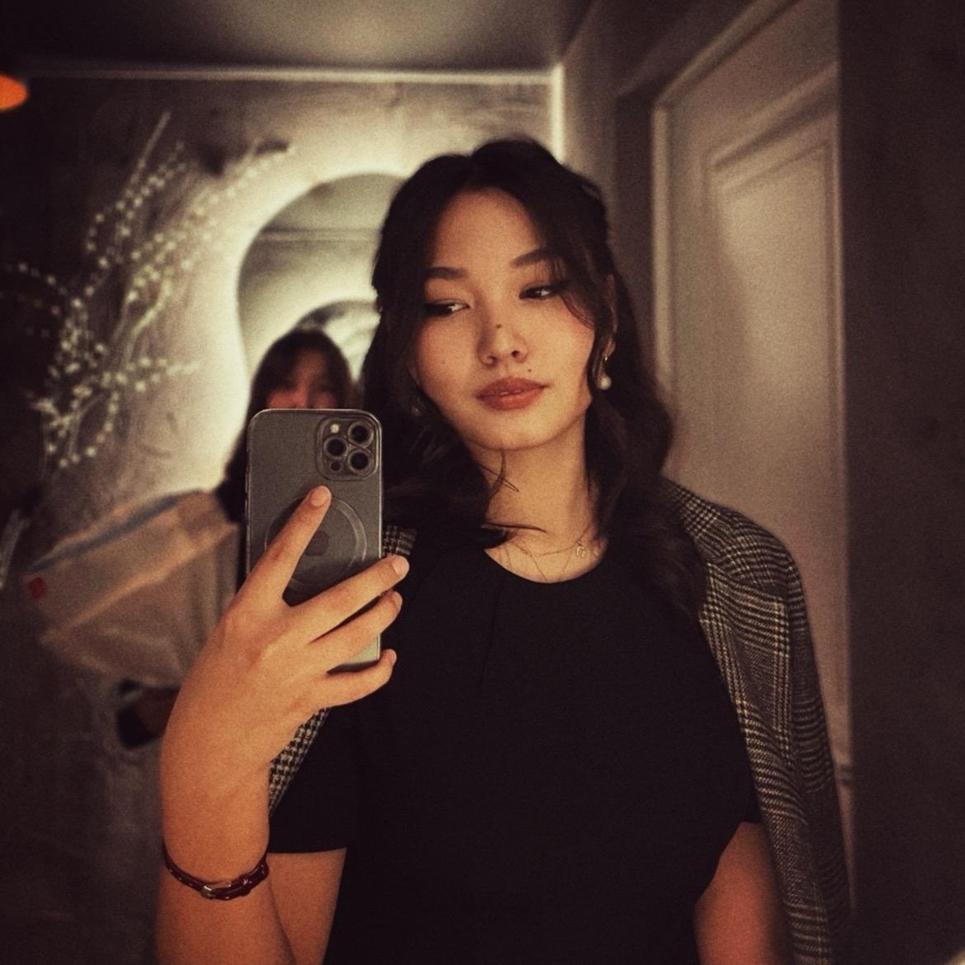 Ол куннилингус жасап, оны оргазмға әкелді. Анальды созылған порно көру