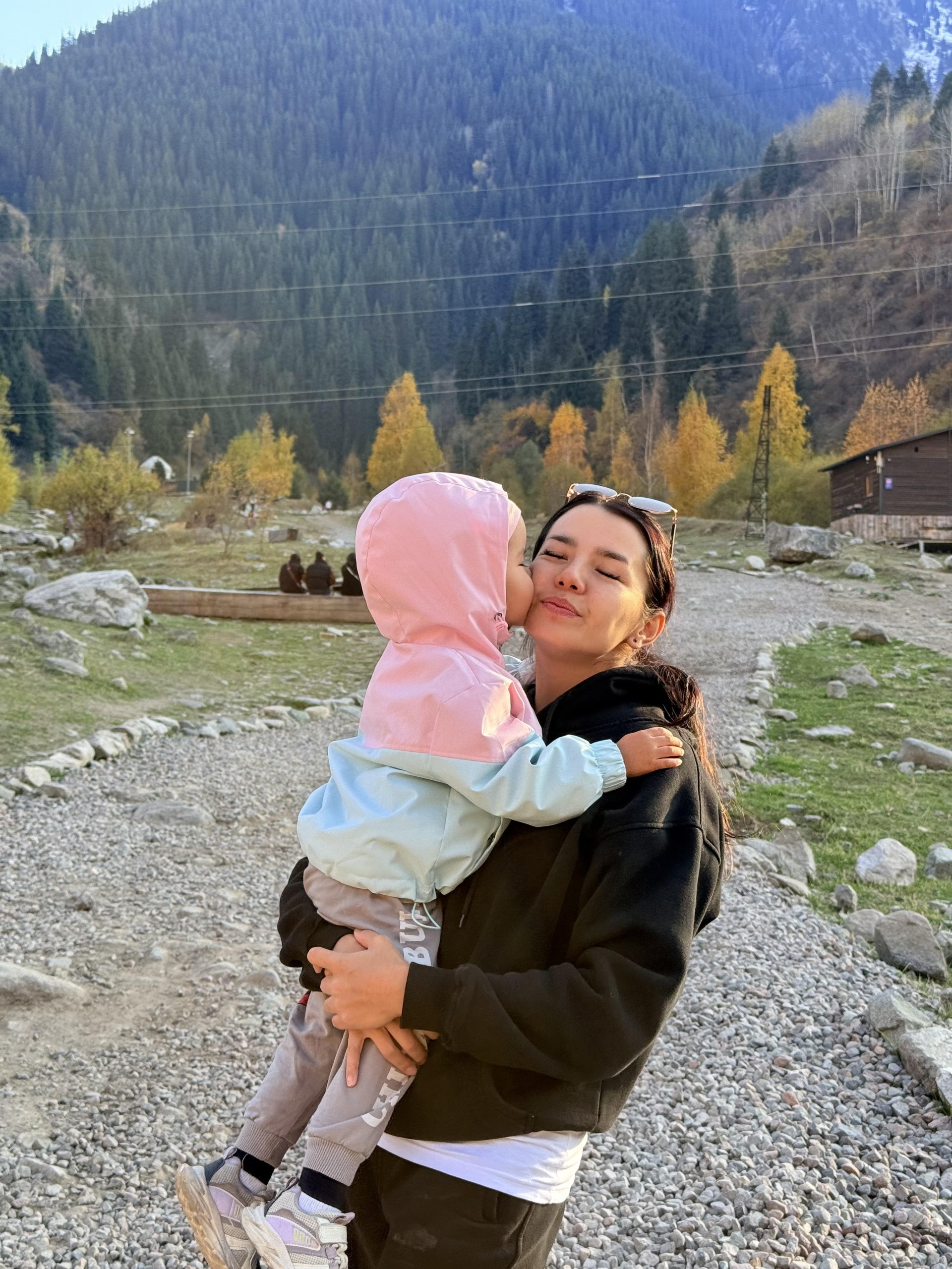 Топтық порнода қыздар көп Үлкен бөксесі және үлкен мүшесі бар секс