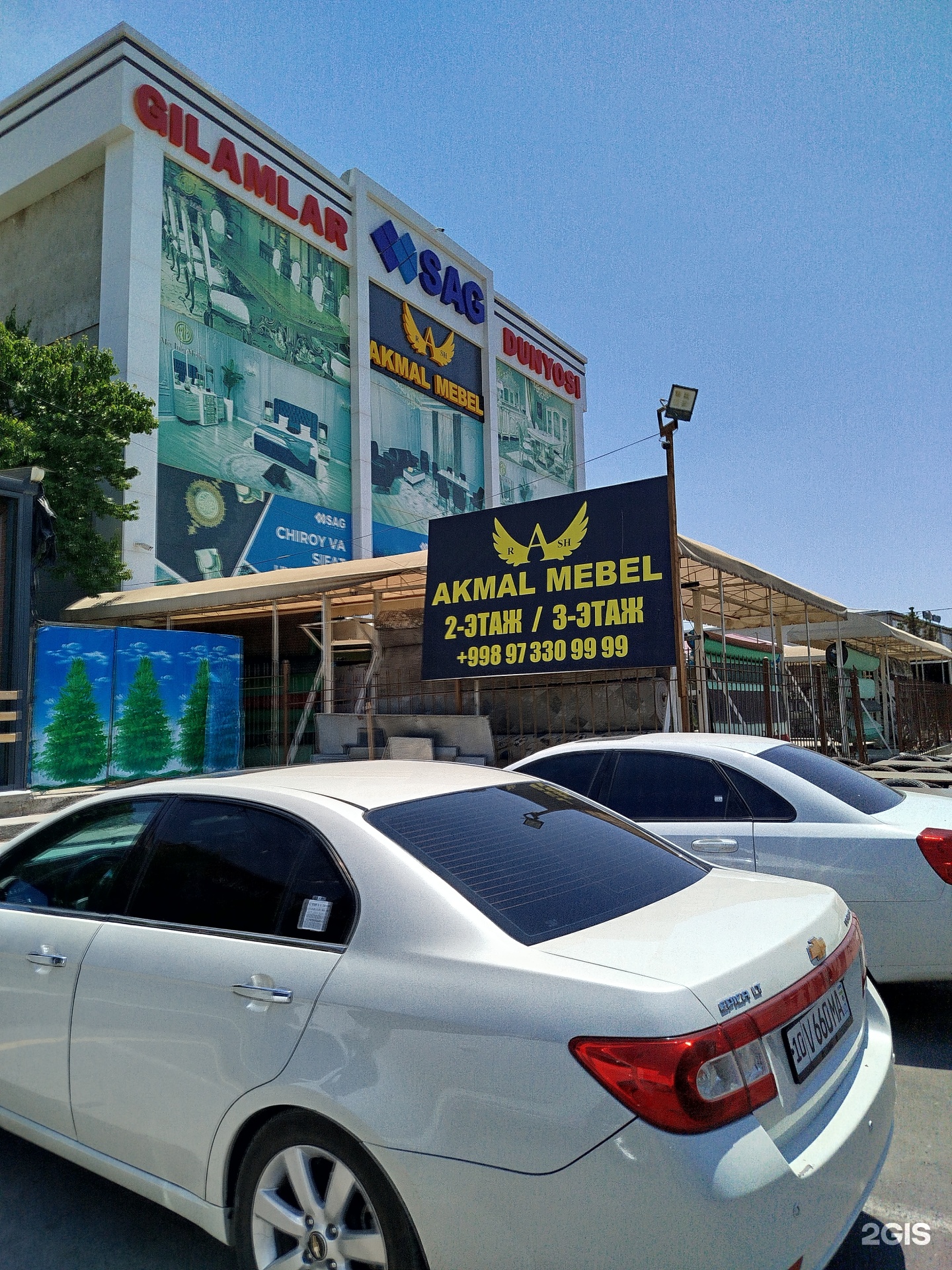 Katta kokraklar bilan guruh jinsiy aloqasini tomosha qiling