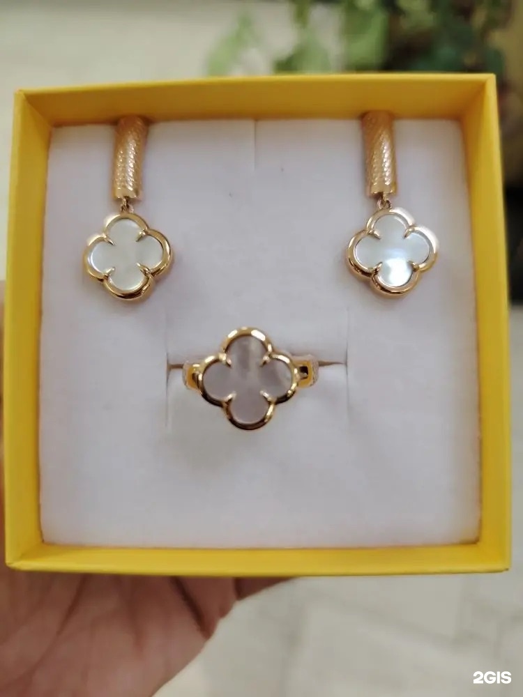 Gold center
