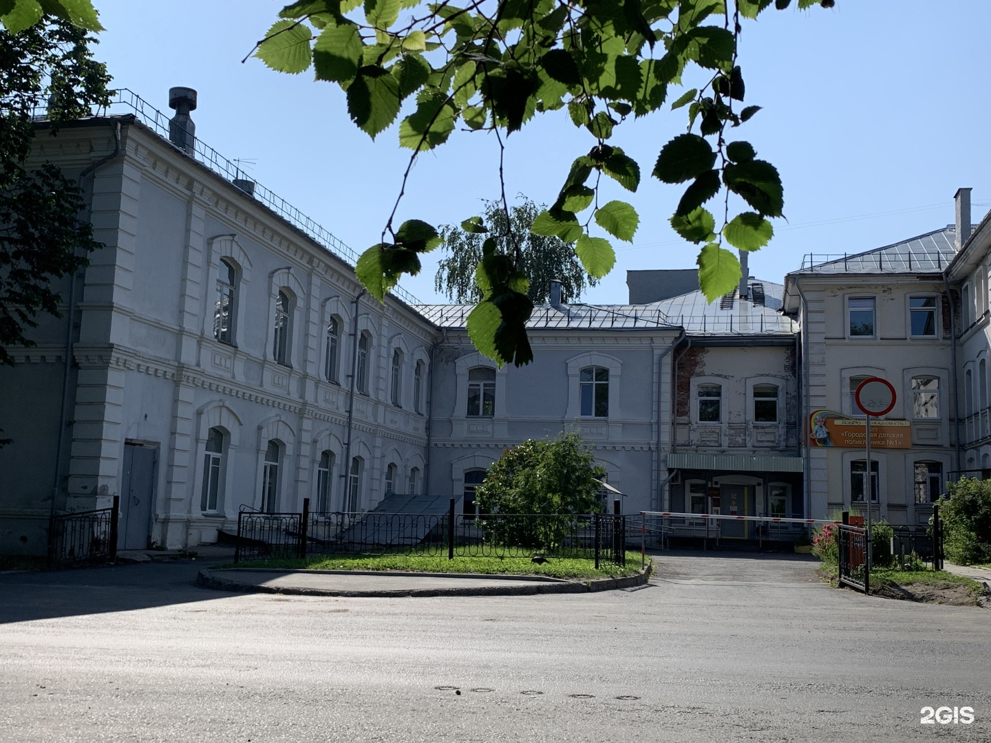 Городская больница кирова 38. Городская детская больница Петрозаводск. Кирова 21 Петрозаводск. Больница на Кирова в Петрозаводске. Кирова 21 поликлиника.