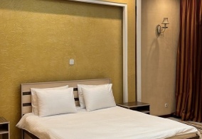 Отель Luxurious в Таразе