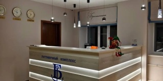 Судоверфь: Отель Бригантина