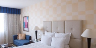 Атырау: Отель Renaissance by Crystall