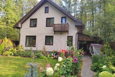 Октябрьский: Коттедж Гостевой дом в лесу у залива